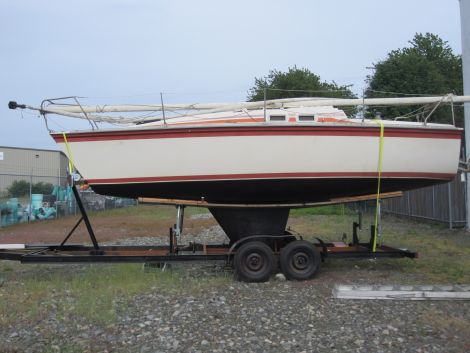 1984 hunter 25.5 sailboat